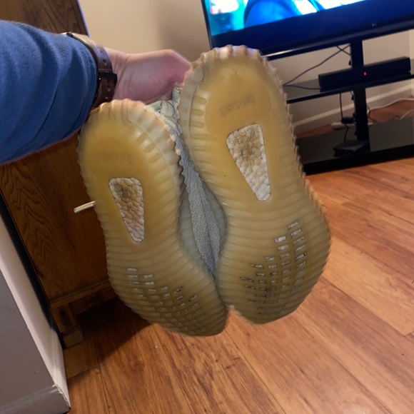 Yeezy 350 v2 butters - Picture 7 of 9